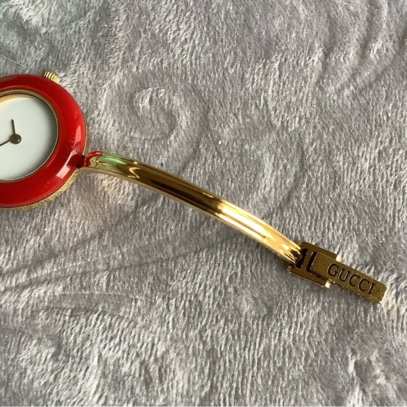 Gucci bangle watch with set of bezels💖 - Picture 9 of 10